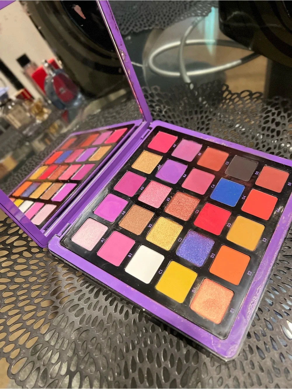 ABH Norvina Purple & Gold Eyeshadow Palette